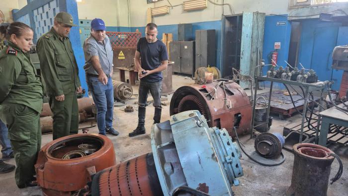 En el taller de Aguas de La Habana se chequeó la reparación de la infraestructura para el bombeo de agua. 
