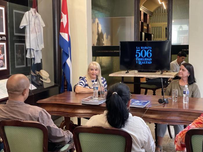 Magda Resik y Perla Rosales encabezaron el encuentro con la prensa.