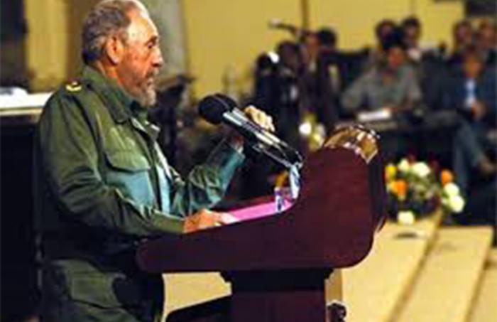 Fidel el 17 de noviembre de 2005 en Universidad de La Habana