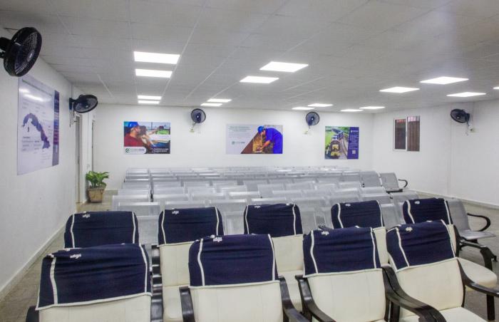 En funcionamiento, Estación Ferroviaria 19 de Noviembre, en Tulipán, La Habana.