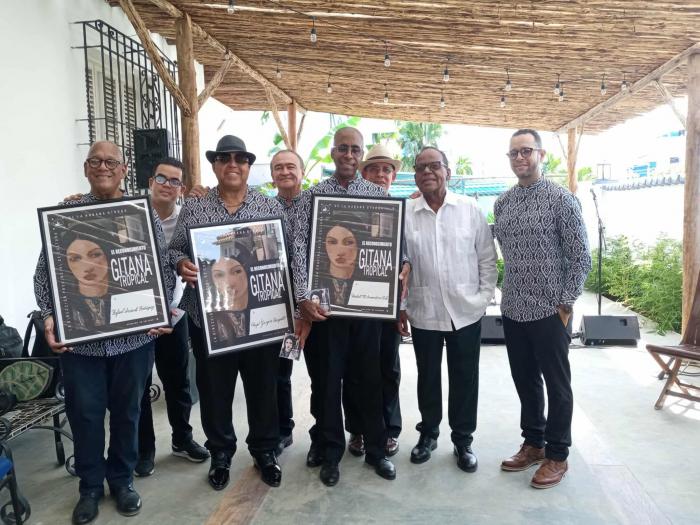 Con la Gitana Tropical, máxima distinción cultural de La Habana, fueron reconocidos (de izquierda a derecha) los músicos Inciarte, Garzón y Hanskell. 