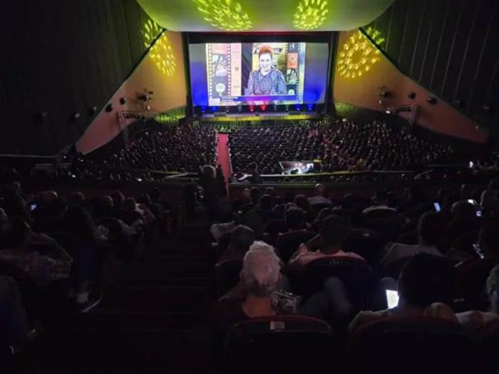 Presentación especial en el cine Yara del filme “Cinco Historias de Amor y un Bolerón Desesperado”, del reconocido director Arturo Santana.
