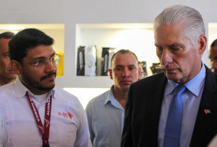 El Presidente cubano, Miguel Díaz-Canel Bermúdez, visitó el stand de la hermana nación venezolana en la Feria Internacional de la Habana (FIHAV-2025).