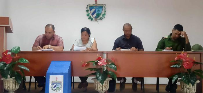 Sesión de trabajo del CAM del Cotorro