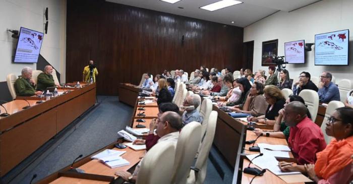 Reunión con expertos y científicos asociados al sector de la Salud