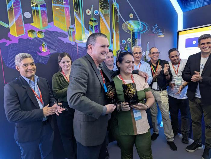 Aylin Febles, viceministra de Comunicaciones; y Rafael Luis Torralba, presidente del Parque Científico Tecnológico de La Habana, fundaron el Consorcio de IA de Cuba, de forma oficial.