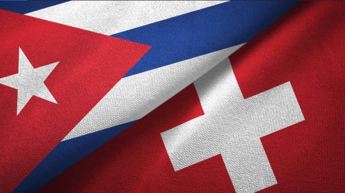 Banderas de Cuba y Suiza