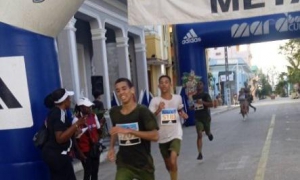 Por fin, la meta, parece decir el rostro de algunos corredores.