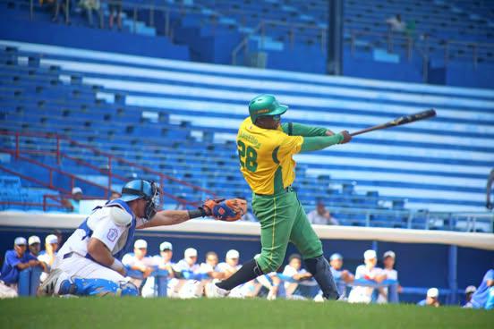 Vegueros golpean dos veces a Industriales en el Latino 

