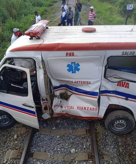 Tren colisiona con ambulancia en Candelaria, Artemisa