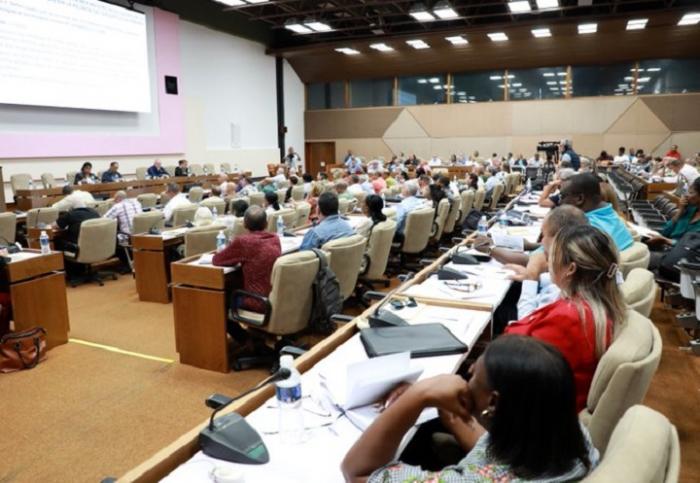 Participantes en la reunión de análisis sobre programas y sectores estratégicos de la ciudad, donde se puso énfasis en las labores de higienización. 