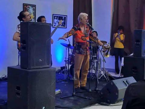 El emblemático Jazz Salón renace en la Casa de la Cultura de Plaza, con el maestro Bobby Carcassés, para celebrar el jazz como símbolo de identidad y libertad. 