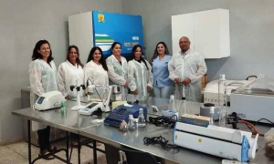 Los especialistas que trabajan en los laboratorios, han sido debidamente preparados, a partir de capacitaciones internacionales. 
