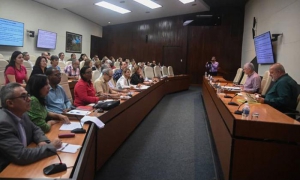 Reunión semanal de expertos y científicos para temas de Salud