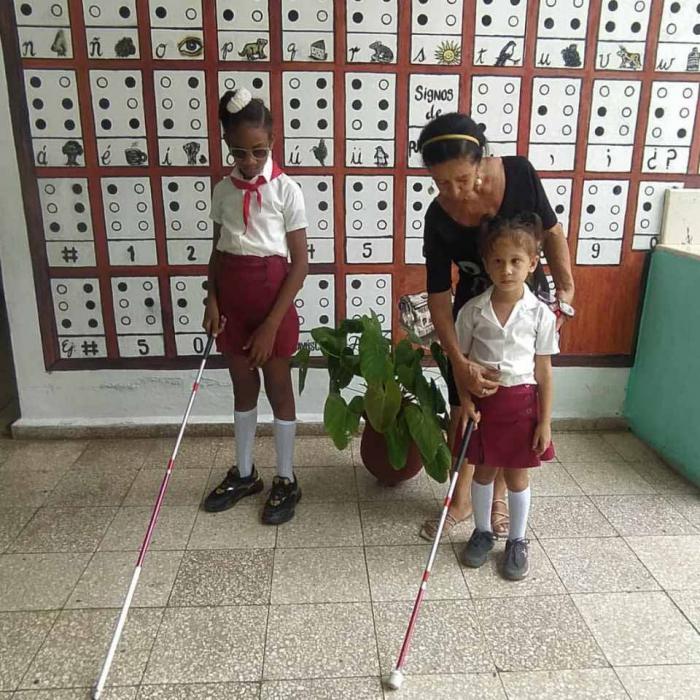 Desde las primeras edades comienza el aprendizaje del Braille dentro de la enseñanza especial en Cuba.