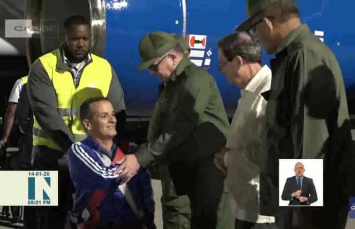 Arriban a Cuba combatientes heridos en ataque a Venezuela