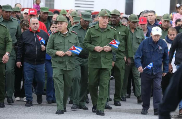 Díaz-Canel encabeza la marcha desde la Tribuna Antiimperialista