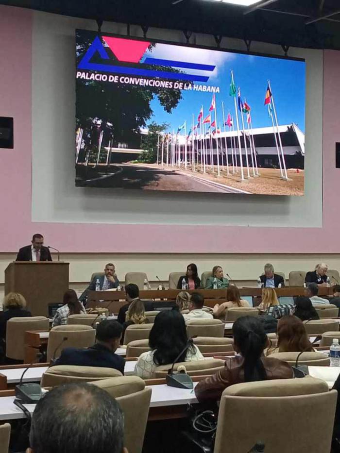 Evento sobre inteligencia artificial en derecho contractual