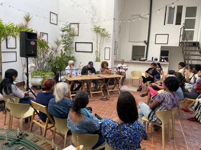 Este 22 de enero Nodo Habana acogió una tertulia poética para celebrar el 40 aniversario de la ALL.