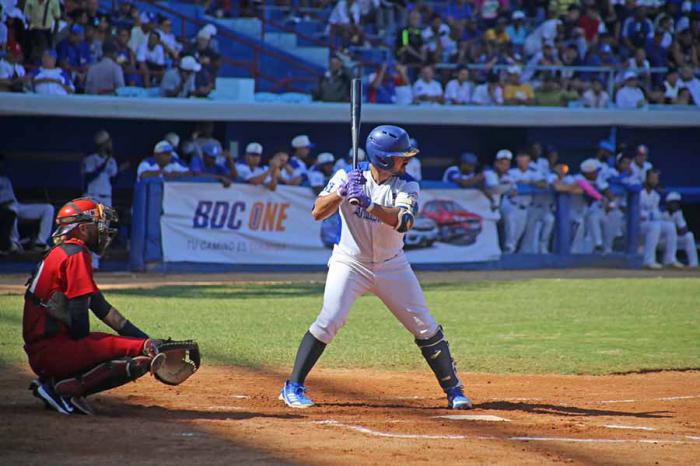 Industriales toma el mando en el duelo de postemporada