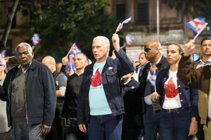 Díaz-Canel y otros dirigentes en Marcha de las Antorchas