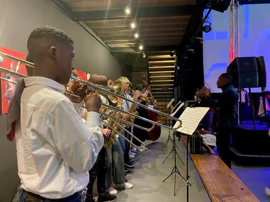 Con una clase magistral, talleres y conversatorios los estudiantes pudieron conocer más sobre la historia, técnicas y aportes del jazz.