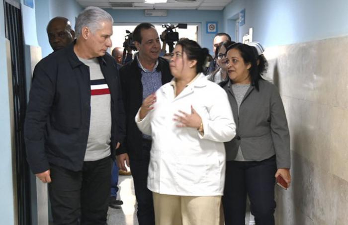 Miguel Díaz-Canel Bermúdez, Primer Secretario del Comité Central del Partido Comunista de Cuba y Presidente de la República, visitó el Hospital Universitario Clínico Quirúrgico Comandante Manuel Fajardo