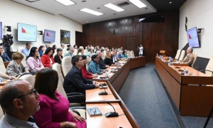 Miguel Díaz-Canel Bermúdez, Primer Secretario del Comité Central del Partido Comunista de Cuba y Presidente de la República, sostuvo este lunes un nuevo encuentro con expertos y científicos para temas de salud