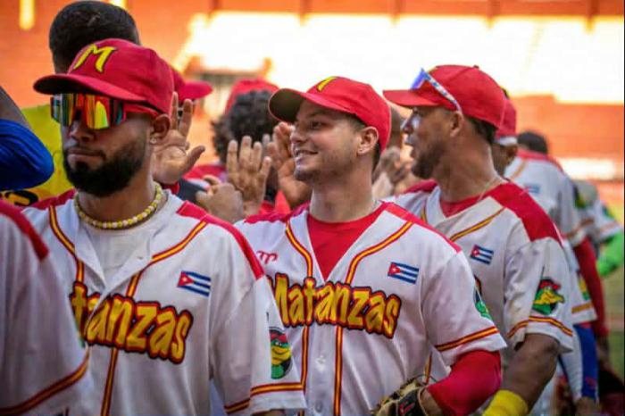 Béisbol cubano: Matanzas golpea primero en semifinales