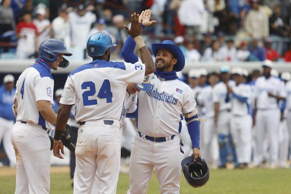 Playoff: Industriales resurge con categórico triunfo en el Latino