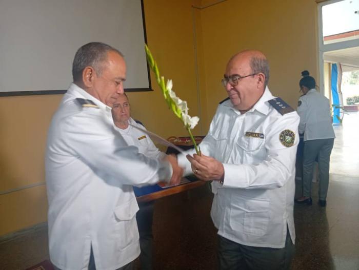 William Pérez González, vicejefe Primero de la Aduana General de la República recibió el Sello de Honor Ética y Dignidad.