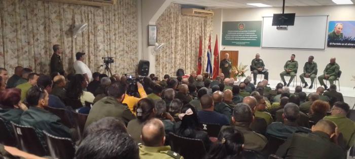 Reconocen a combatientes cubanos que enfrentaron agresion militar de Estados Unidos a Venezuela