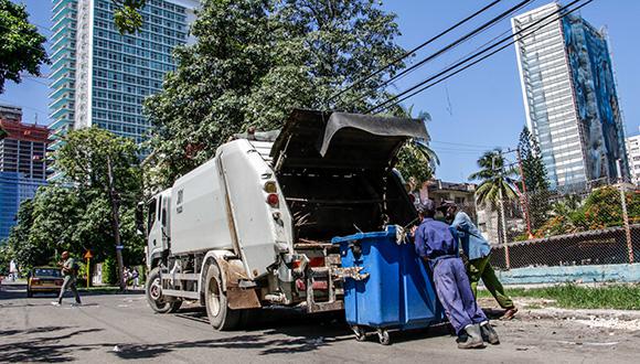 Recogida de basura en La Habana