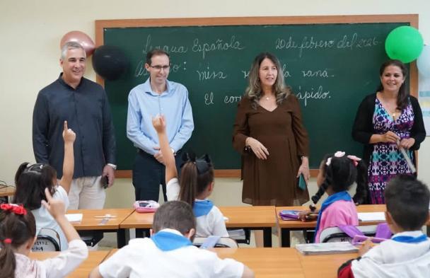 UCI habilita aulas escolares para niños y adolescentes