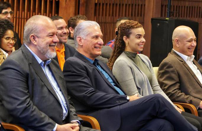 Asistió Díaz-Canel a presentación de Obras Escogidas de Raúl 