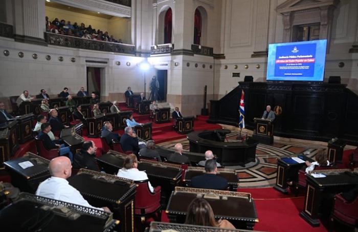Miguel Díaz-Canel Bermúdez, Primer Secretario del Comité Central del Partido y Presidente de la República, clausuró hoy la Audiencia Pública Parlamentaria por el aniversario 50 del Poder Popular en Cuba.
