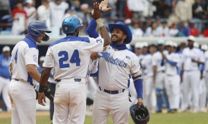 Playoff: Industriales resurge con categórico triunfo en el Latino