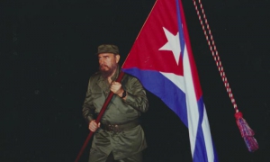 Fidel el 11 de abril de 1995 en Playita de Cajobabo, lugar por donde desembarcaron José Martí y Máximo Gómez.