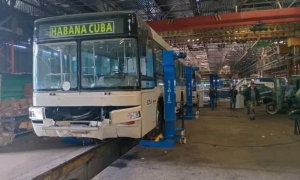 Reparación de 100 ómnibus destinados a La Habana