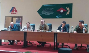 Reunión sobre proyecto para recogida desechos sólidos en La Habana