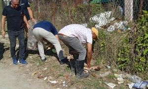 Los alrededores de los basureros también se limpiaron.