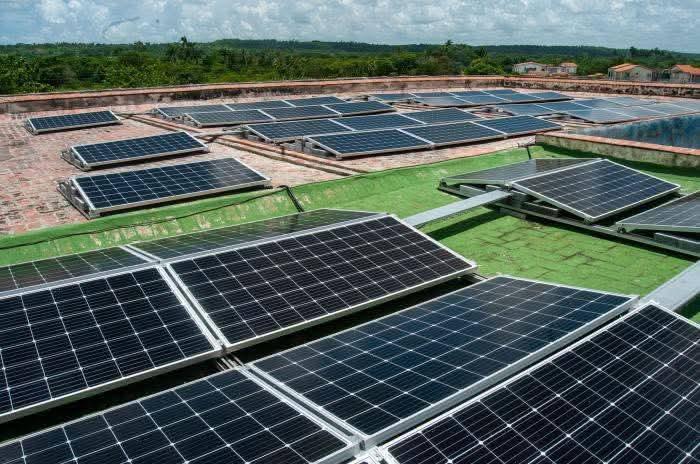 En Cuba comenzó la instalación de 5 000 sistemas fotovoltaicos donados por la República Popular China 