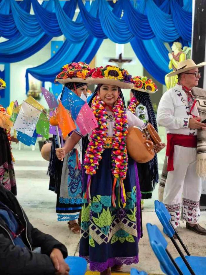 Calmecac Xochiquetzal cultiva la danza tradicional folclórica.