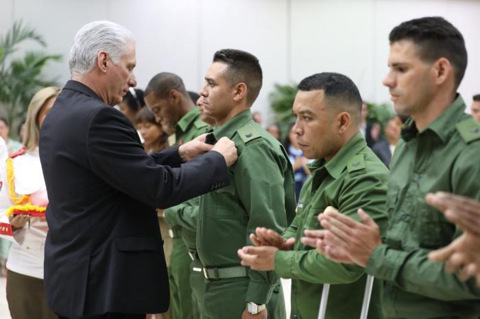 Acto de condecoración UJC y OPJM