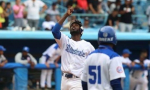 Dos jugadores de Industriales.