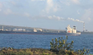 Buque petrolero ruso Anatoli Kolodkin atraca en puerto de Matanzas