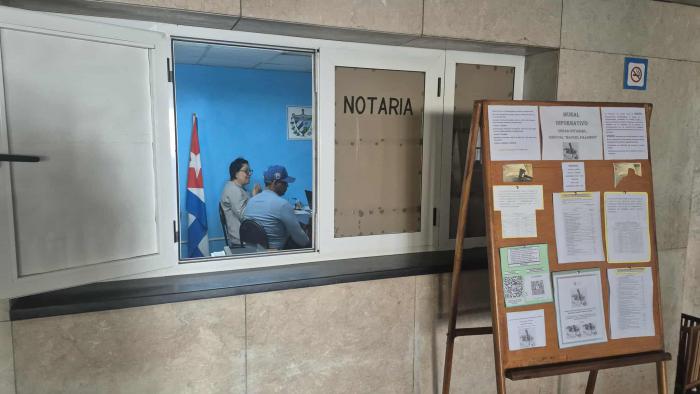 La notaria está ubicada en  el lobby de las consultas externas. En el mural se exponen todas las  prestaciones y sus tarifas.