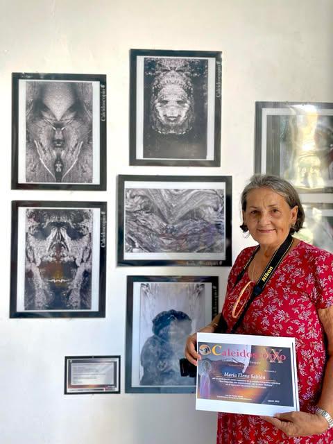 Con sus series de “Reflejos” y “Máscaras” la artista ha representado a Cuba en el Concurso Internacional de Fotografía Caleidoscopio, en el cual ha obtenido premios en diversas ediciones.