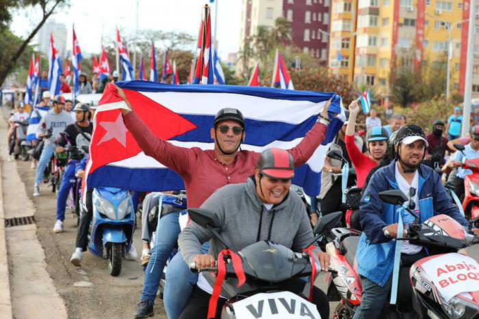 Parada Juvenil Antiimperialista sobre Ruedas 