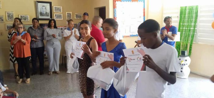 Algunos de los alumnos estimulados este 2 de abril. Foto: Oscar Alvarez Delgado Algunos de los alumnos estimulados este 2 de abril. Foto: Oscar Alvarez Delgado